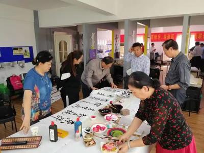 河北保定:蓮池區(qū)老干部局開展&ldquo;迎國慶&rdquo;書畫進社區(qū)活動