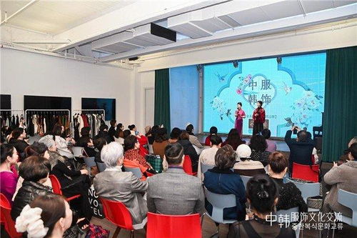 跨界交融 中韓服飾文化首次時裝交流展亮相王小慧藝術(shù)館